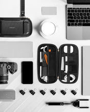 Cargar imagen en el visor de la galería, Spigen Slim Rugged Armor Pro