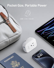 Cargar imagen en el visor de la galería, Adaptador de enchufe internacional de Estados Unidos a Reino Unido, adaptador de viaje Anker de 15 W máximo con 2 CA, 2 USB-C y 1 puerto USB-A