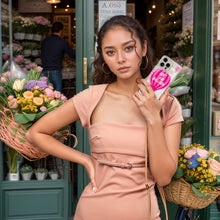 Cargar imagen en el visor de la galería, Young Kit Glitter Quicksand Hot Air Balloon iPhone 16 Pro
