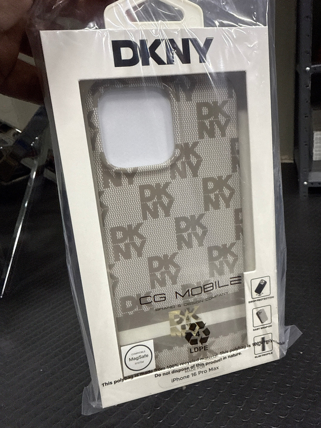DKNY HC MAGSAFE PC TPU CHECKERED PATTERN W/ PRINTED STRIPES BEIGE IP16 PRO MAX